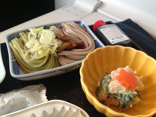 日本蕎麦と茶蕎麦画像