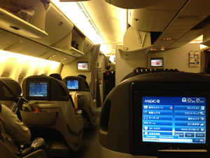 JAL ビジネスクラス搭乗記 バンコク-羽田 シェルフラットシート 画像
